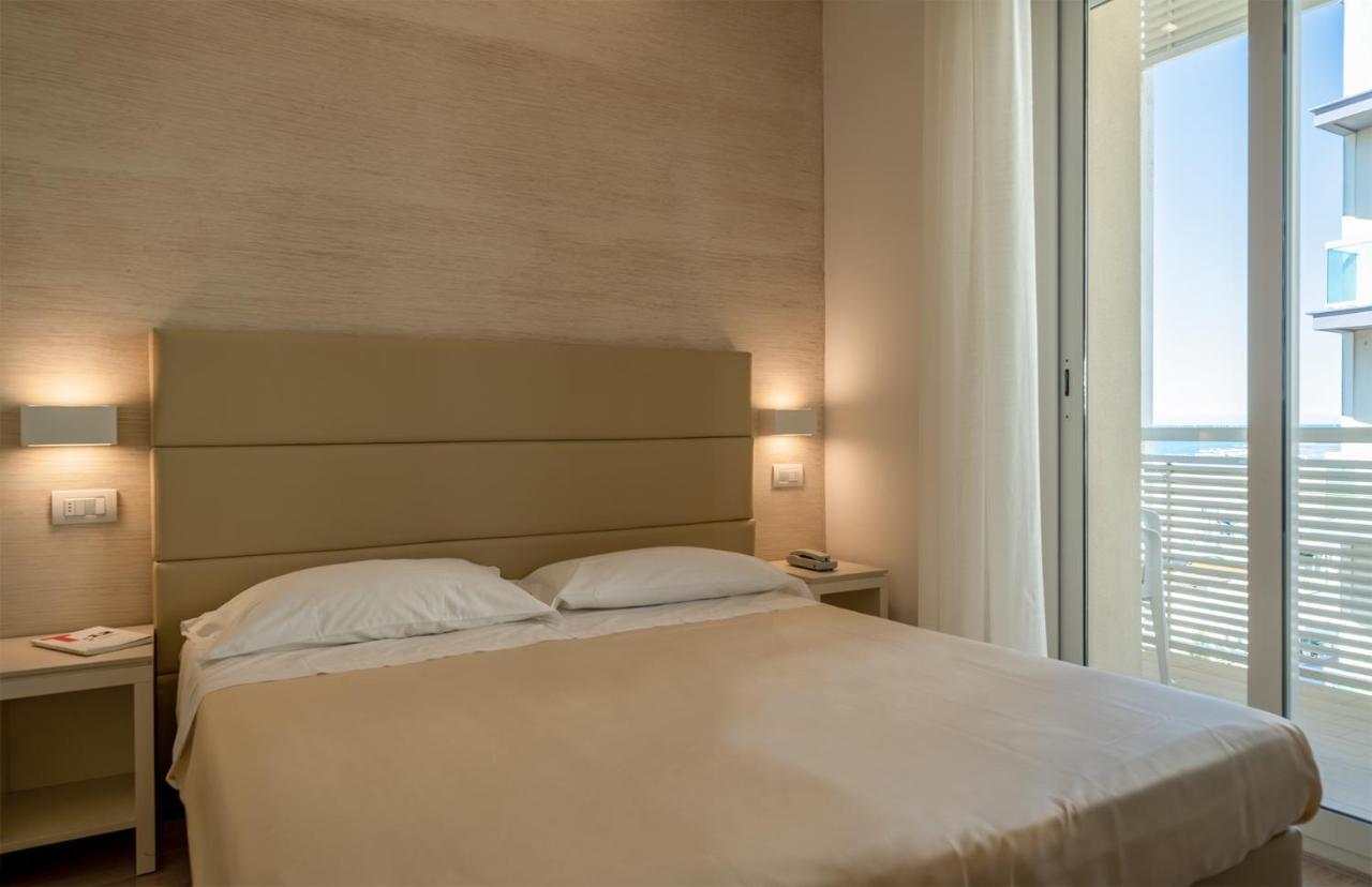 Hotel Bristol Cattolica Kültér fotó