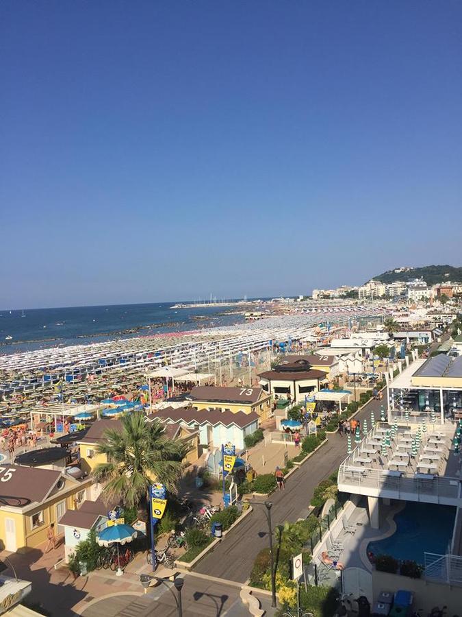 Hotel Bristol Cattolica Kültér fotó
