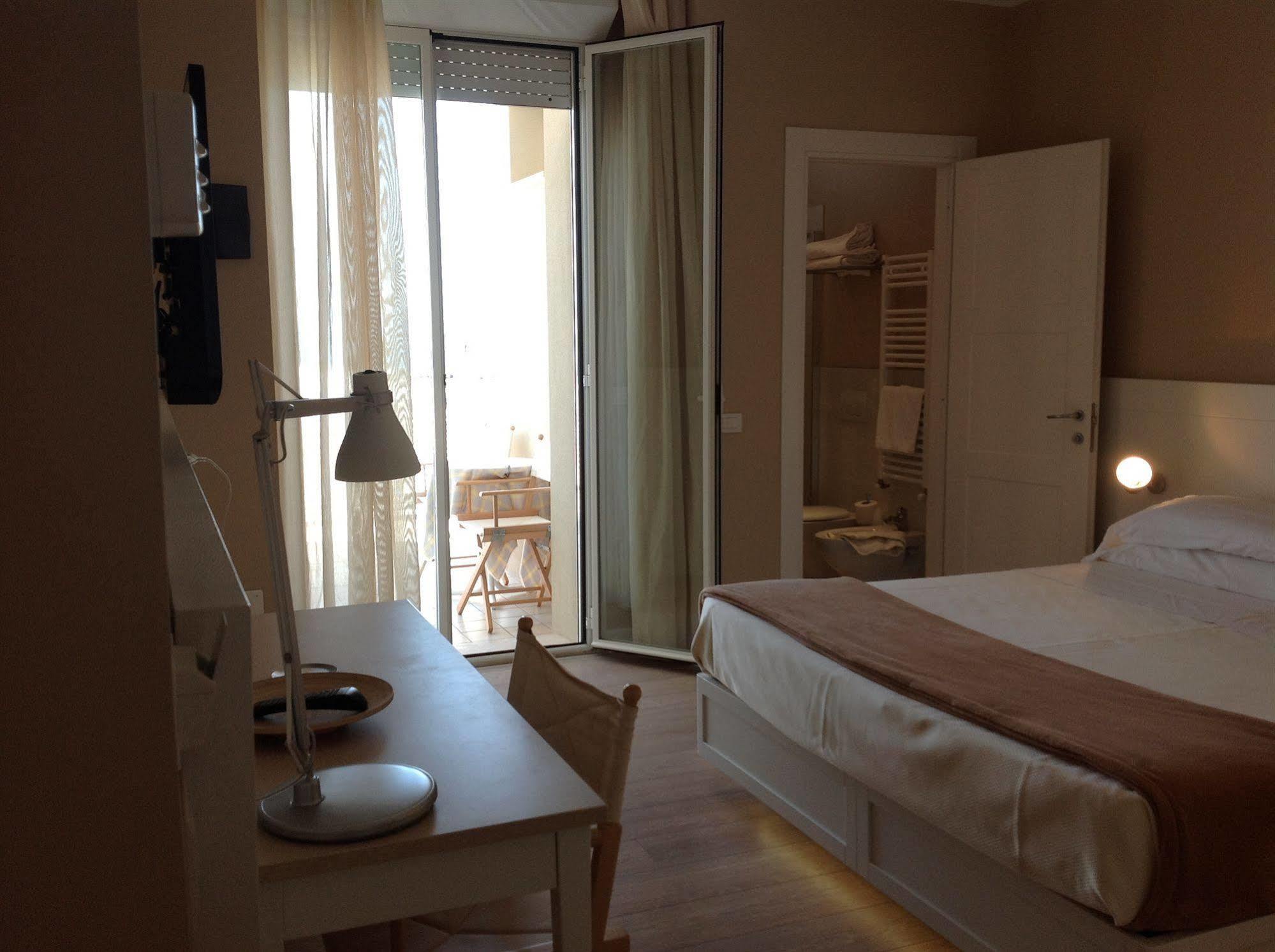 Hotel Bristol Cattolica Kültér fotó