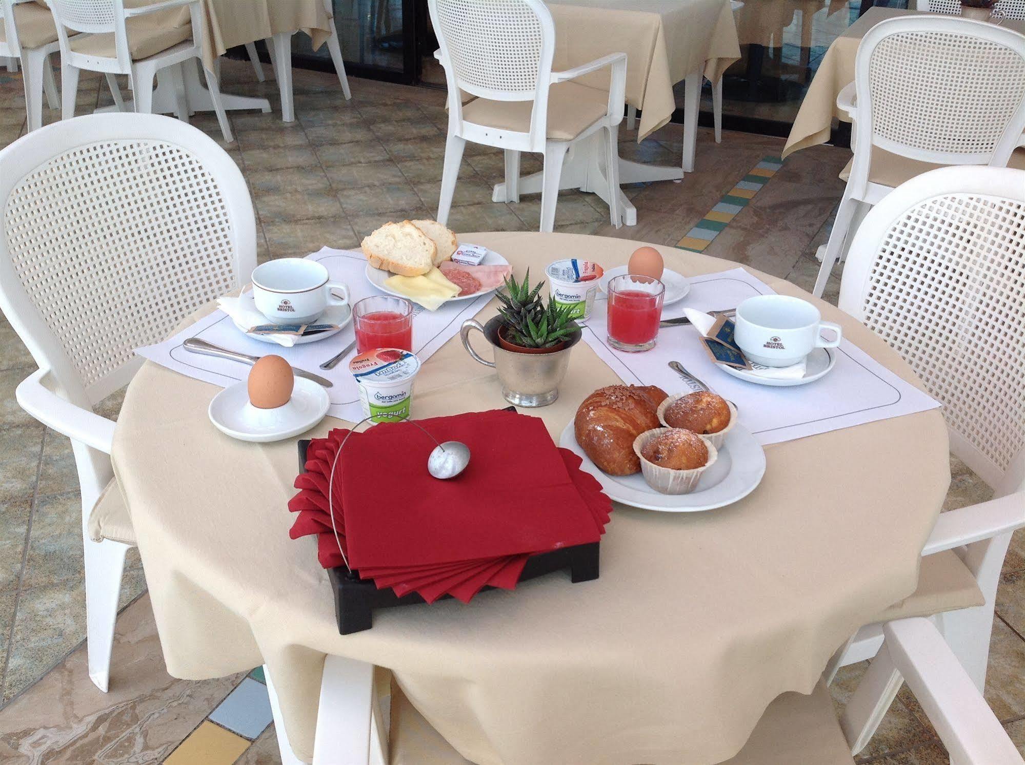 Hotel Bristol Cattolica Kültér fotó